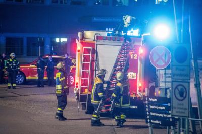 Weinstadt: Gasgeruch bei Firmengelaende ruft Feuerwehren auf den Plan